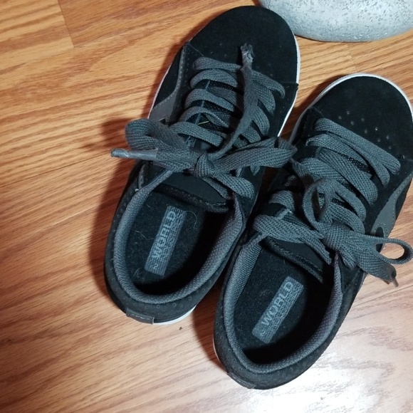 World industries / skate boarding shoes size 2 - Picture 4 of 7